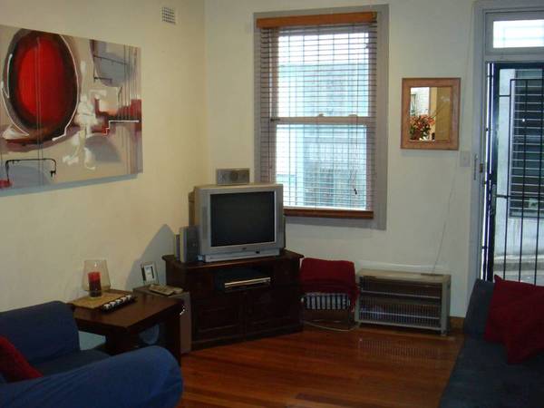 Fully furnished 2 bedroom terrace. Available Now! Picture 1