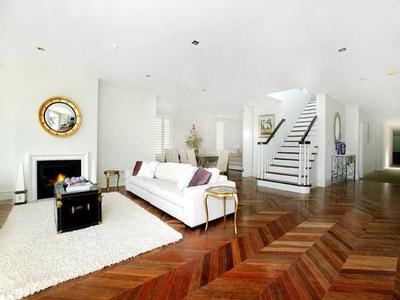 State of the Art, Luxurious 3 bedroom Penthouse.
Available Now Picture