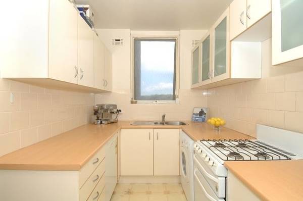 Large sunny 2 bedroom apartment. Available Now Picture 3
