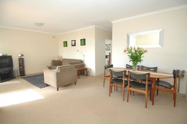 Large sunny 2 bedroom apartment. Available Now Picture 1