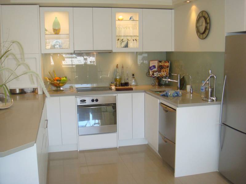 Stunning Designer Apartment with Amazing Views Picture 3