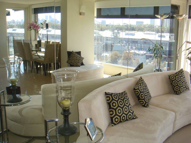 Stunning Designer Apartment with Amazing Views Picture 1