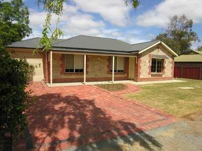 IMMACULATE - LOW MAINTENANCE HOME Picture