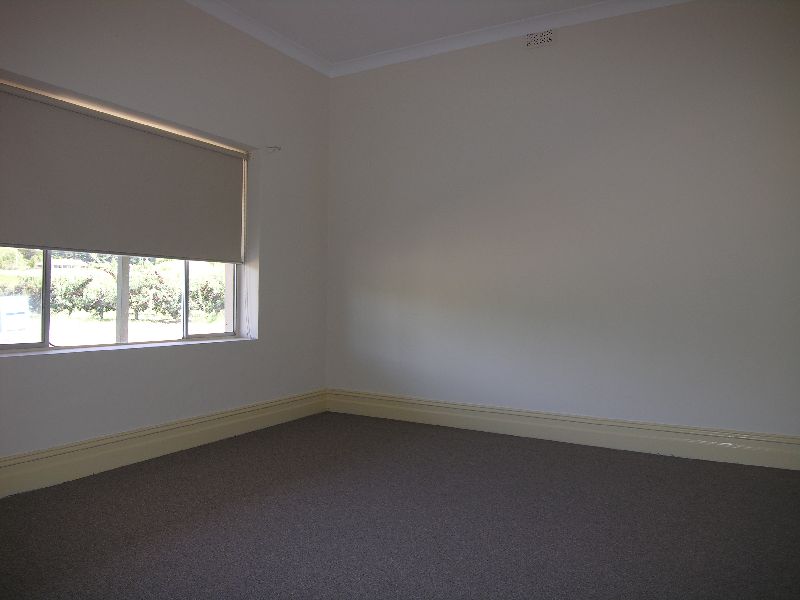 Nestled in the orchard valley!! OPEN SAT 04/07/09 1.00 - 1.30PM Picture 3