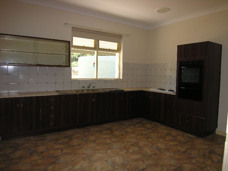 Nestled in the orchard valley!! OPEN SAT 04/07/09 1.00 - 1.30PM Picture 2