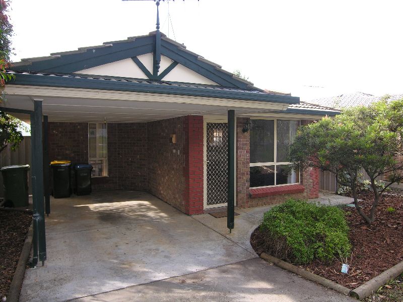 Central location, low maintenance home. Picture