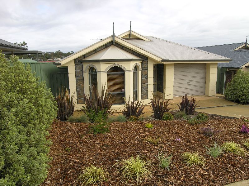 Stylish Stone fronted home.. Picture 1