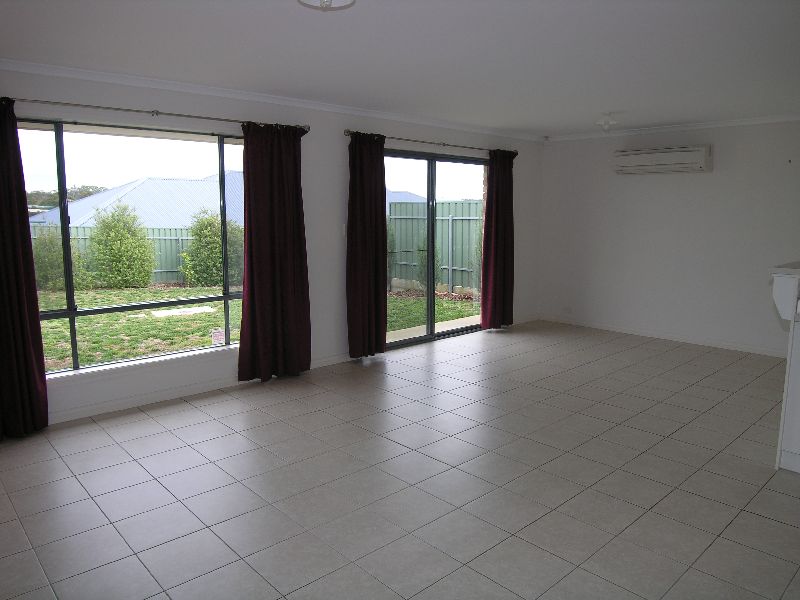 Stylish Stone fronted home.. Picture 2