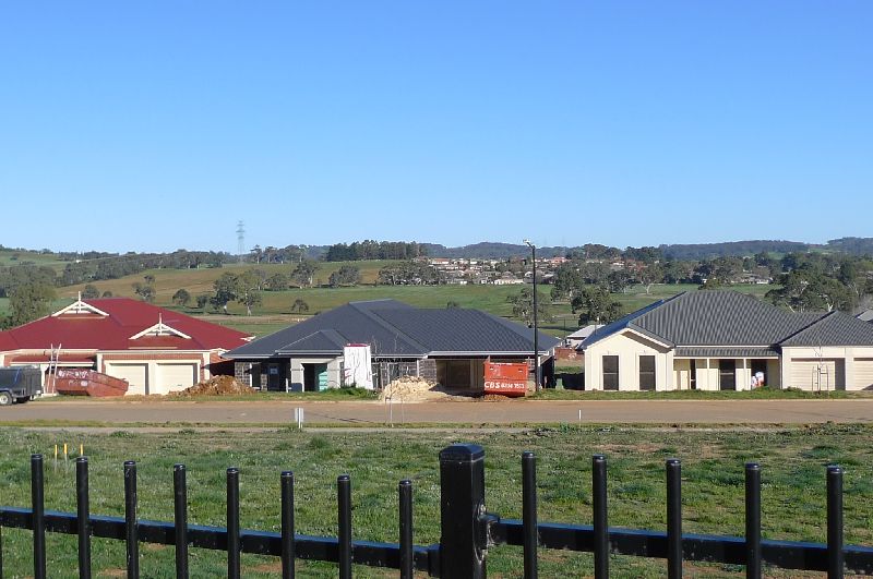 Executive styled family home in stunning estate. Picture 2