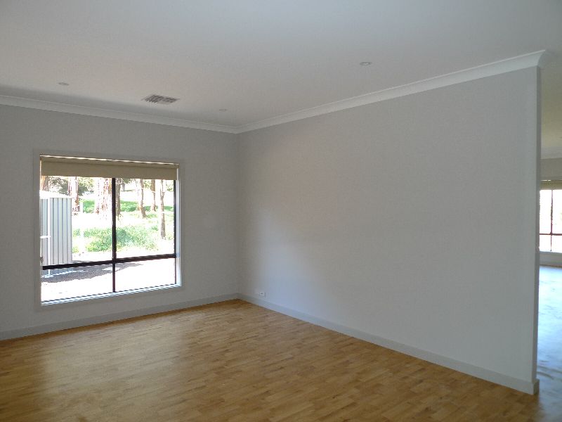 Brand New Stylish Home!!! Picture 3