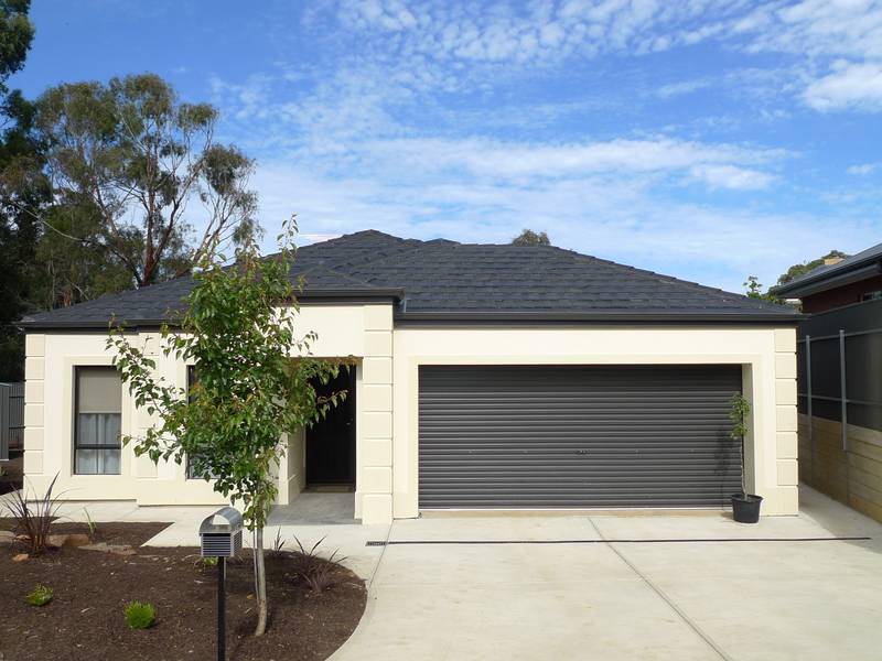 Brand New Stylish Home!!! Picture 2