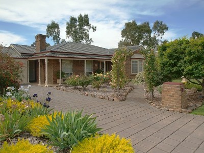 SOLD - JUST MOVE IN AND RELAX... Picture