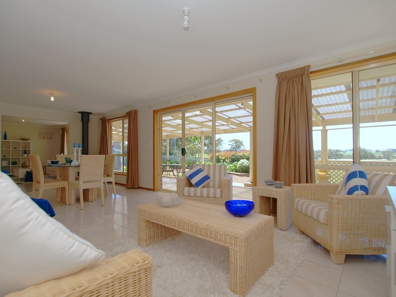 SOLD - FAMILY HOME, LOVELY RURAL OUTLOOK Picture 2