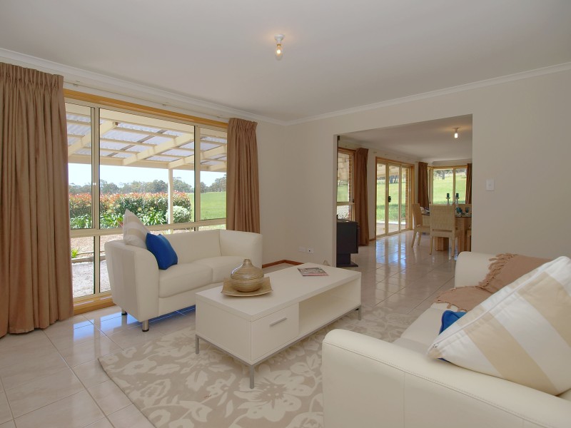 SOLD - FAMILY HOME, LOVELY RURAL OUTLOOK Picture 3