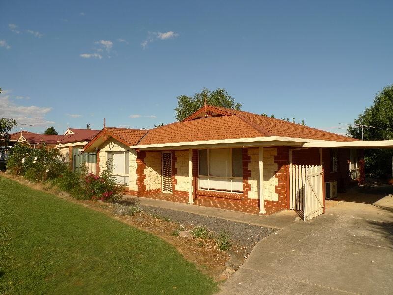 Escape and take in views from your own backyard! Picture 1