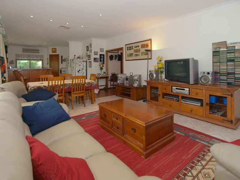 "McCARTNEY PARK" Picture 2