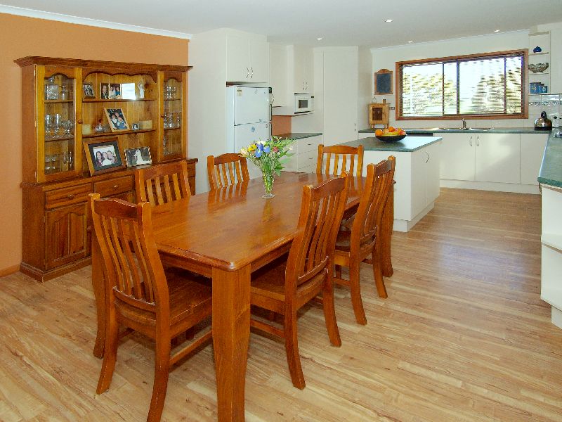 Country Living.. Take in the Rural surrounds.. Picture 3