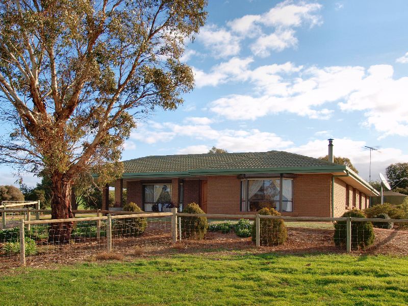 Country Living.. Take in the Rural surrounds.. Picture 1