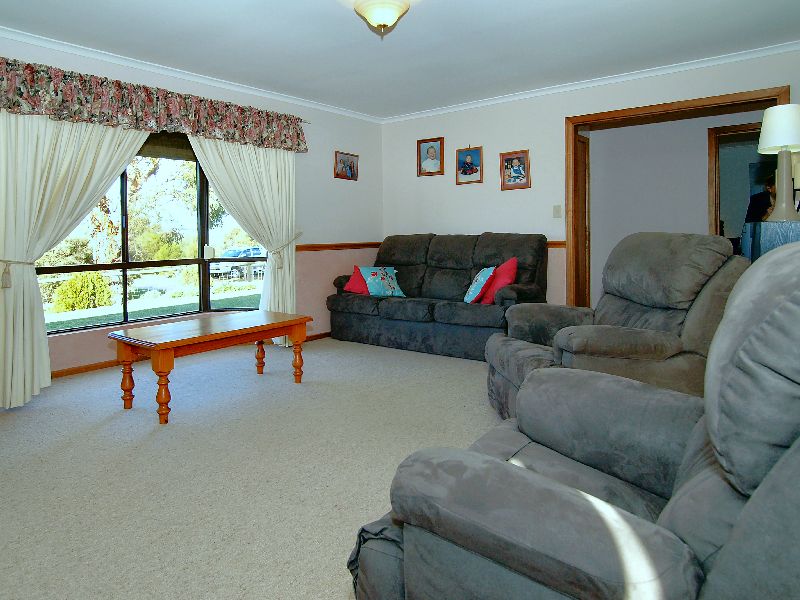 Country Living.. Take in the Rural surrounds.. Picture 2