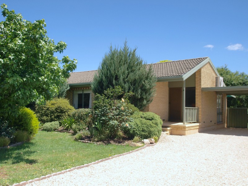 UNDER CONTRACT - PEACEFUL POCKET IN PRIME LOCATION Picture 1