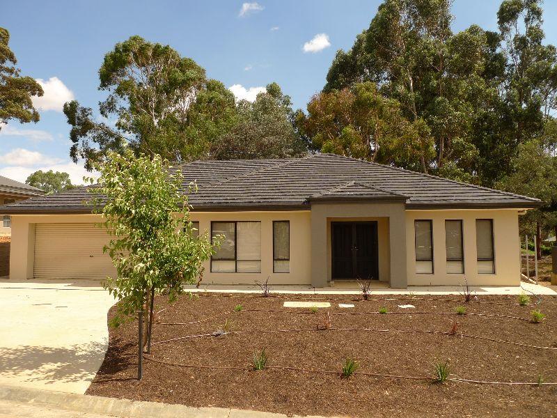 Brand New - Grand entrance!! Picture 1