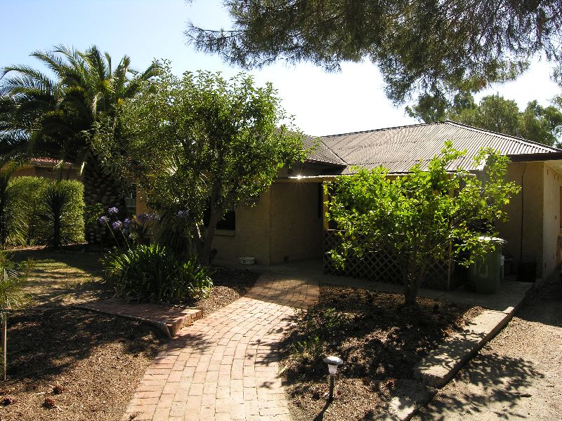 Solid brick home, large yard.. Picture 1