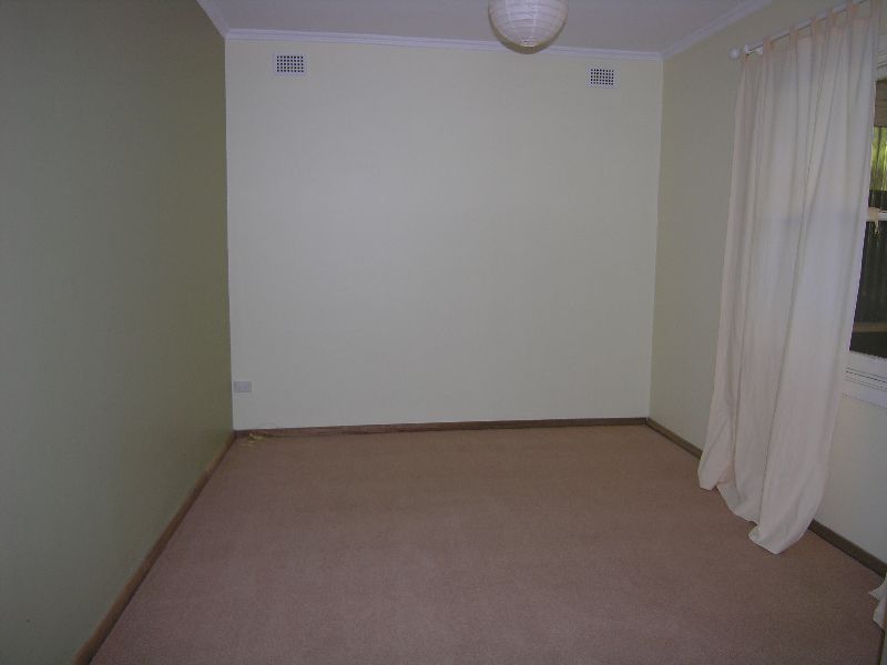 Solid brick home, large yard.. Picture 3