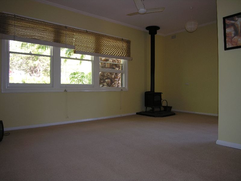 Solid brick home, large yard.. Picture 2