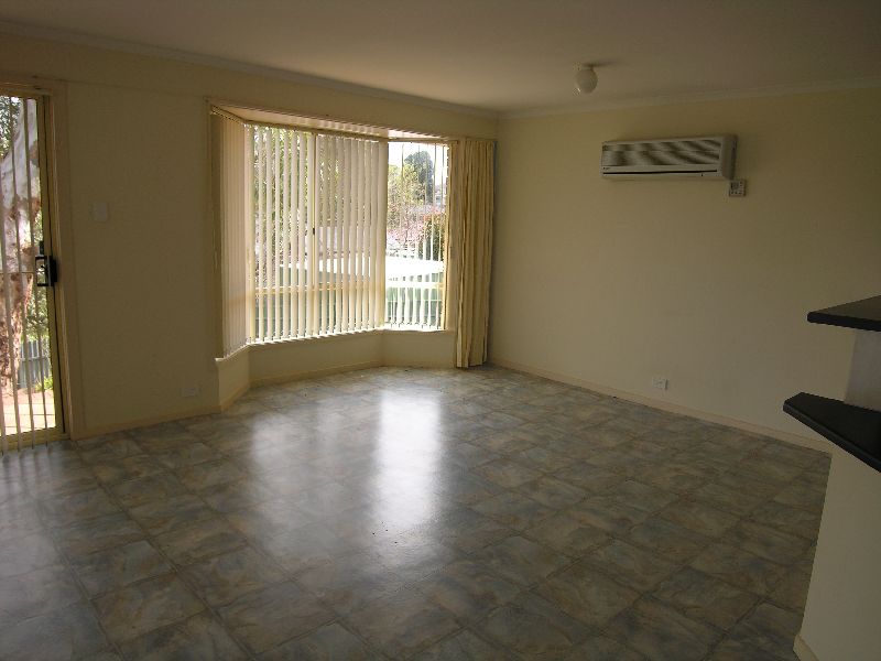 Three bedroom modern family home.. Picture 3