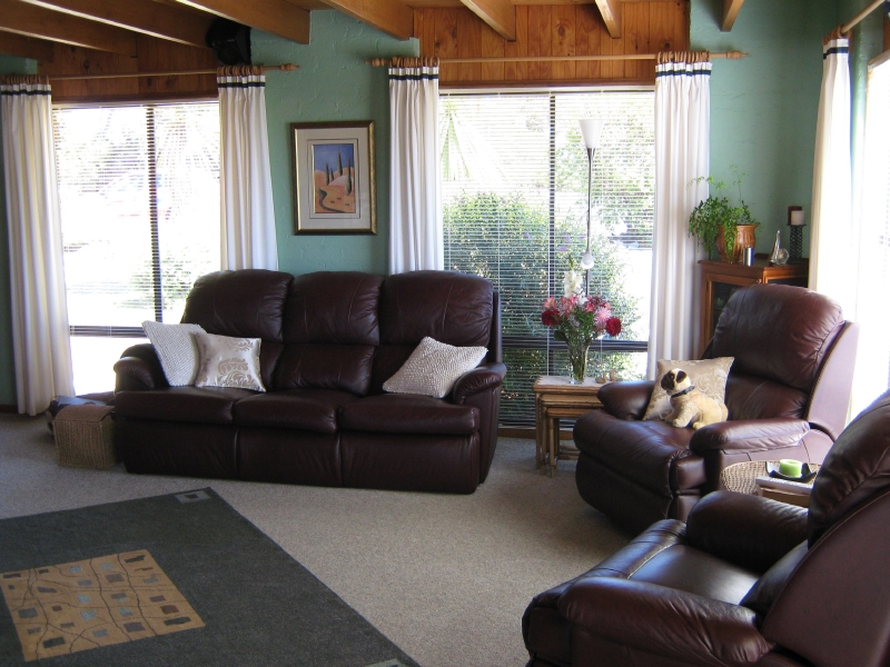 Delightful Home ONLY $265,000 Picture 3