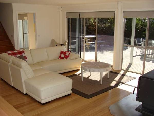 Bay Of Fires Chalet - HAS BEEN RENOVATED! For complete rest and relaxation currently without TV reception. Picture 2