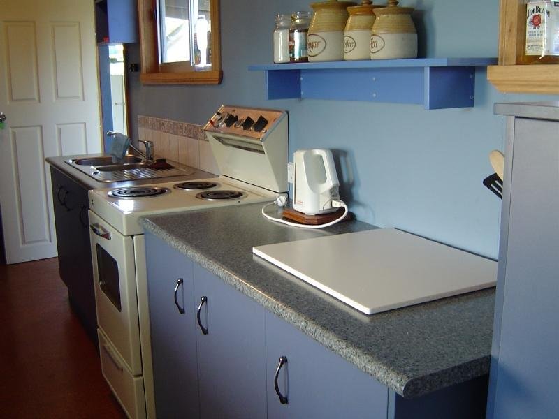 Close to beaches and Georges Bay Picture 2