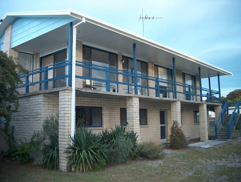 Waterfront to Georges Bay Picture 1