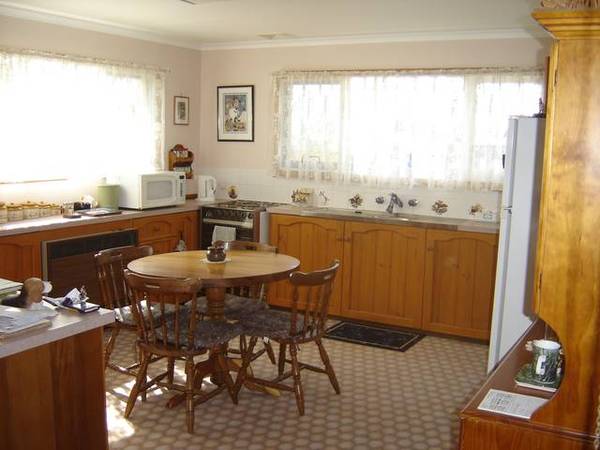 Family Home - Over the Road to Sports Complex Picture 3