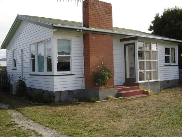 Within Walking Distance to St Helens CBD Picture 1