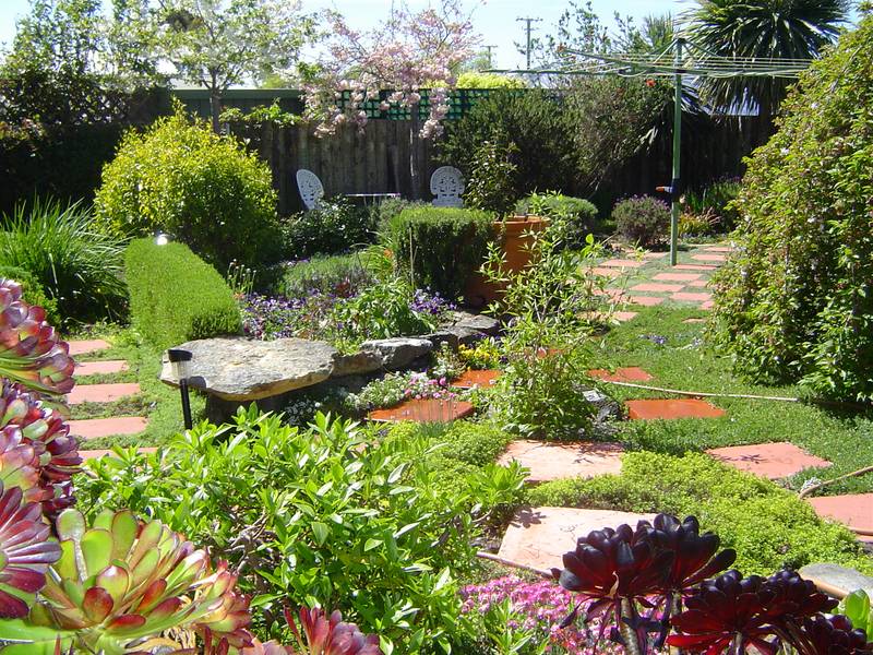 Want some space? Mum and Dad upstairs Kids Downstairs?? Sounds Great to Me! Picture 3