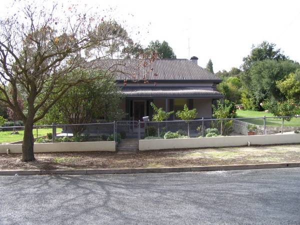 Cute cottage available for rent Picture 2