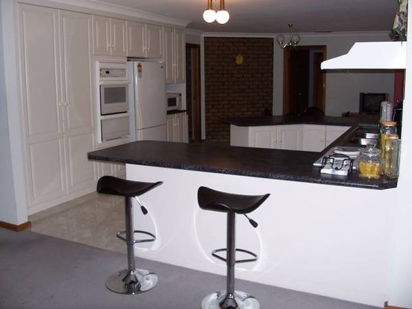 EXECUTIVE HOME ON DOUBLE ALLOTMENT Picture 2