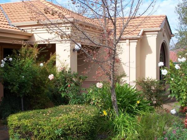 LARGE FAMILY ENTERTAINER IN GREAT LOCATION Picture 3