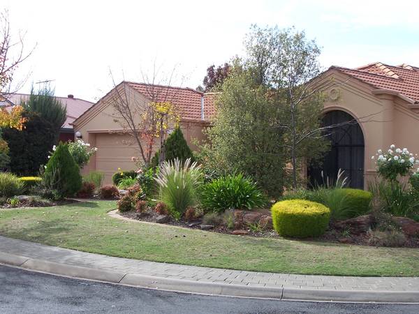 LARGE FAMILY ENTERTAINER IN GREAT LOCATION Picture 2