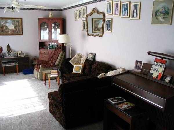 Big block, well appointed home, large workshop all adds up to great value Picture 3