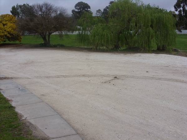 Large building allotment with scope to develop Picture 3