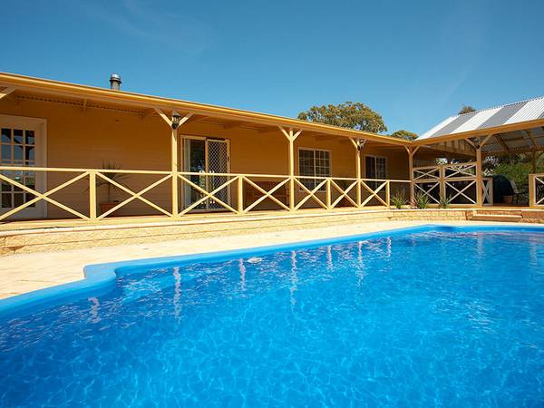 One of the best! 2 lovely homes on 103 acres in the beautiful Eden Valley region Picture 1