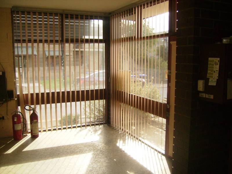 Warehouse - Close City Location Picture 3