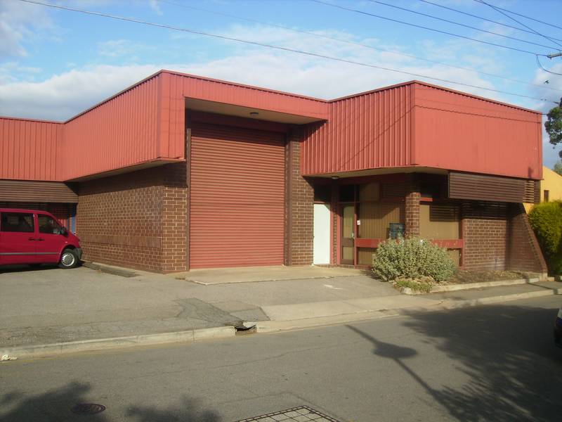 Warehouse - Close City Location Picture 1