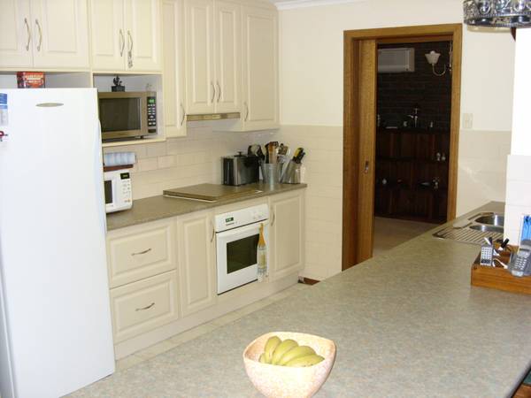 Big block, great home, perfect for a family or tradesperson Picture 2