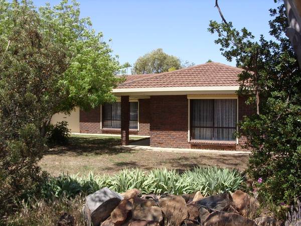 Big block, great home, perfect for a family or tradesperson Picture 1