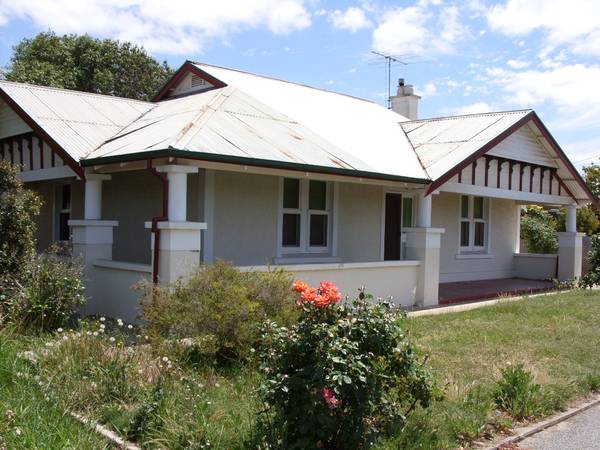 Classic bungalow style; a great find Picture