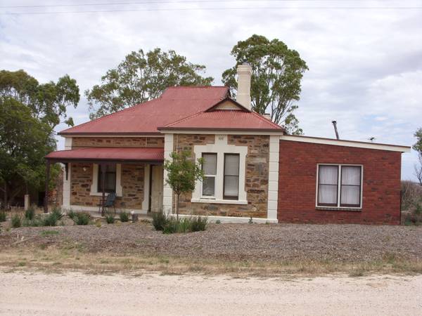 3 Bedroom Farmhouse on 2.5acres! Picture 2