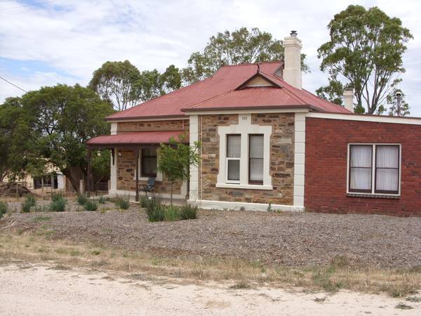 3 Bedroom Farmhouse on 2.5acres! Picture 1